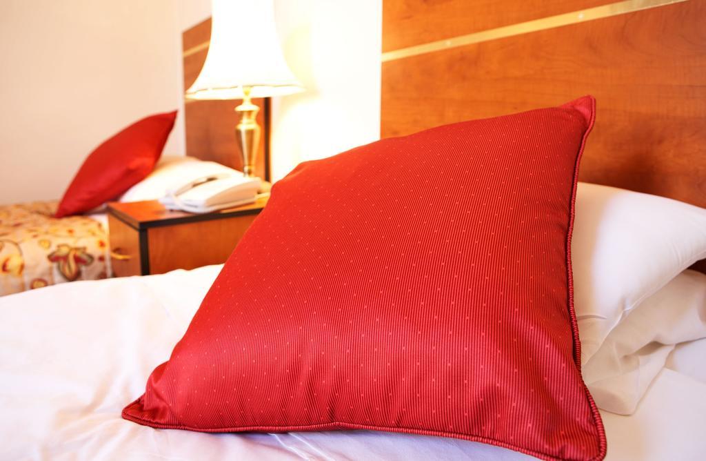 The Red Lea Hotel Скарбъро Стая снимка